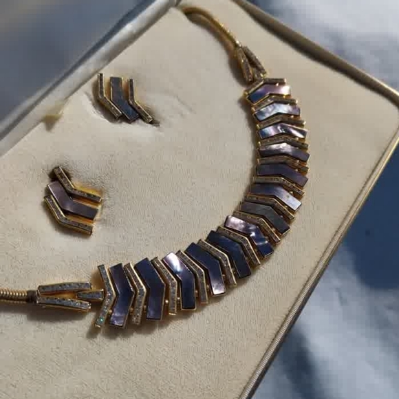Sheiber & Hiller Jewelry - Art Deco Vintage Sheiber&Hiller DoSo Mather Of Pearl Necklace and Earring Set